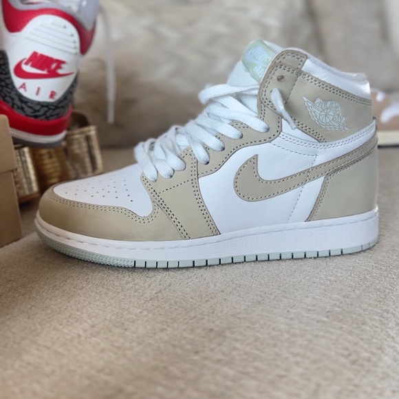 Air Jordan 1 Mid 'Linen' youth size 4.5